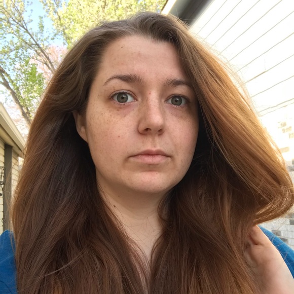 Meet your Posher, Nicole - Picture 1 of 2